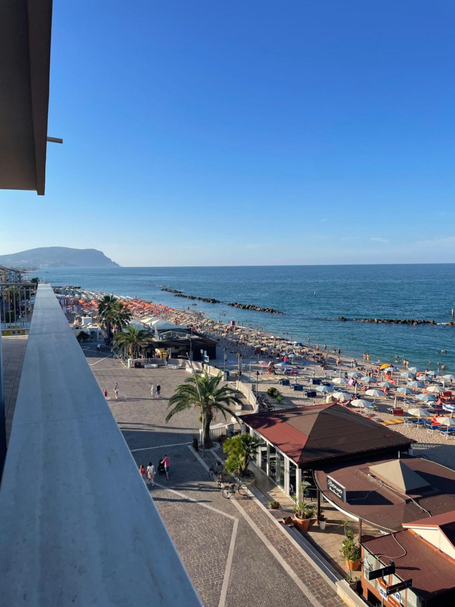 Il Balcone Sul Mare Lägenhet Porto Recanati Exteriör bild